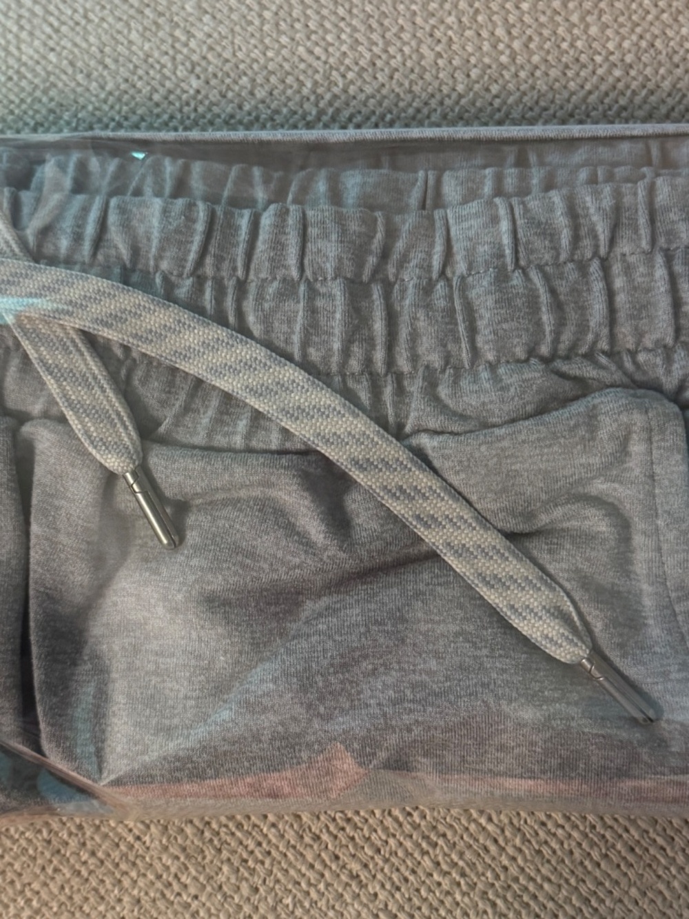 Vuori Halo Performance Shorts Light Heather Gray Women's Size M - Picture 8 of 8